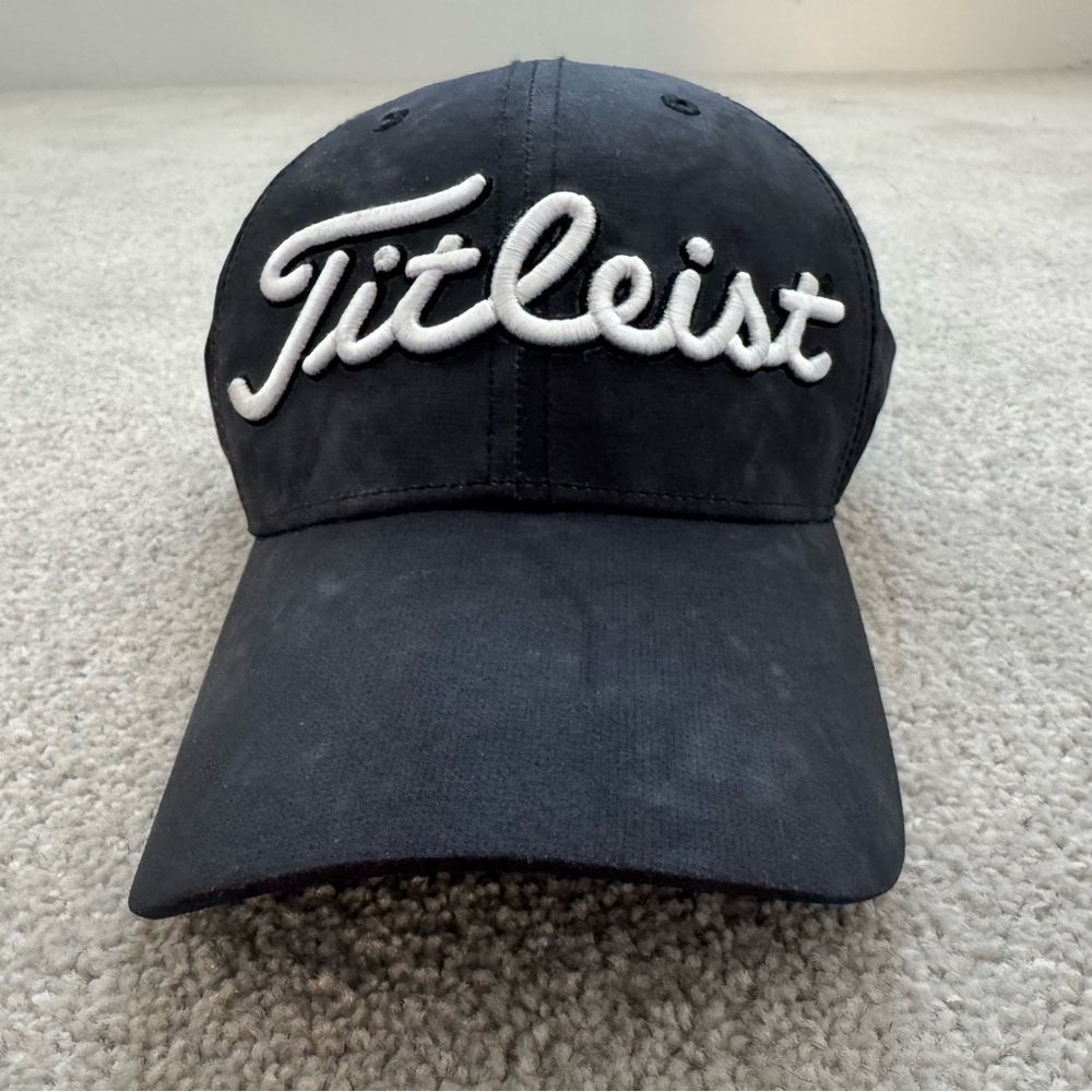 Titleist Black Cap